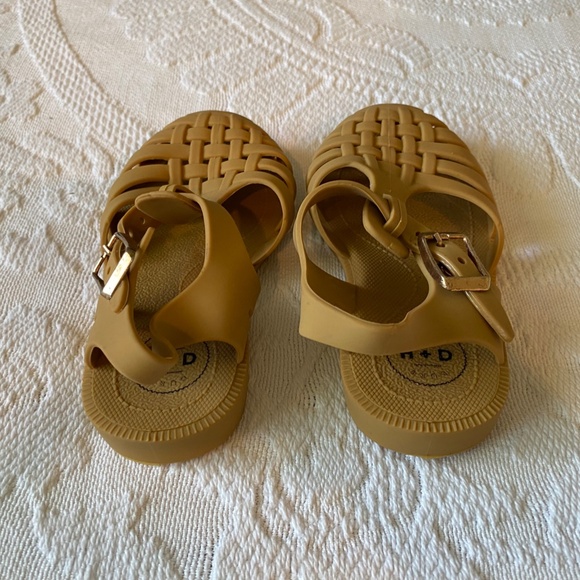 Toddler size 8 Jelly Sandals - Picture 3 of 4